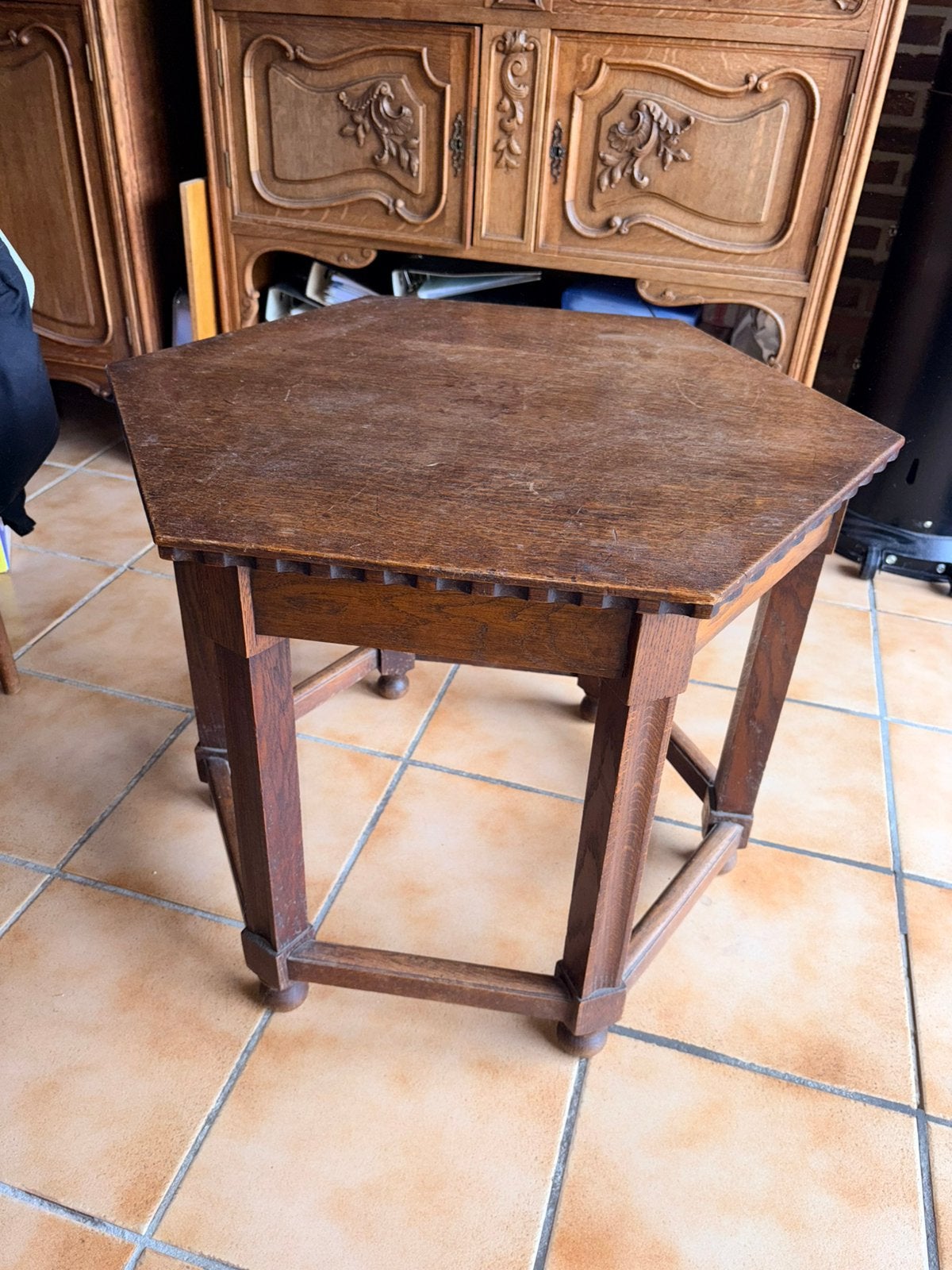 Petite table, Enlèvement