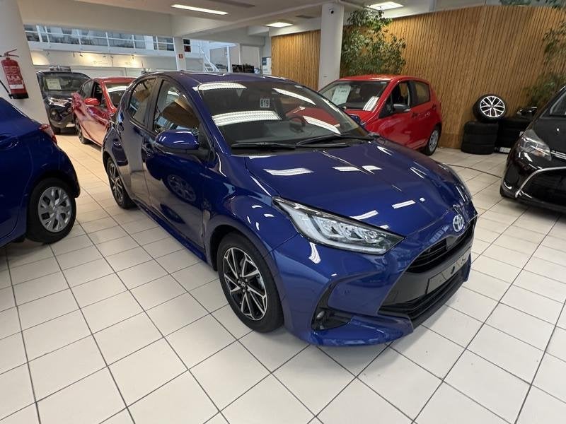 Toyota Yaris IV, Euro 6, https://public.car-pass.be/vhr/1c49f2e2-2269-41f4-93fe-c7465bb4347a, Noir, 5 portes
