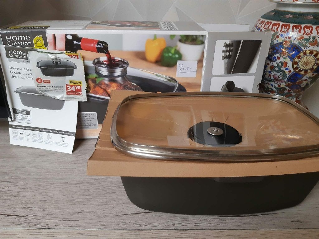 Cocotte en fonte d'aluminium (NEUVE), Neuf, Aluminium, Enlèvement, Système de versement