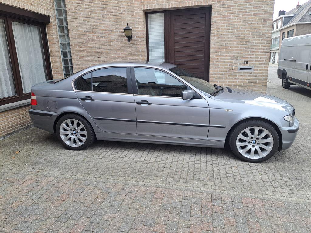 Bmw 318i Benzine. Met 67000 km. Nieuwe staat !!, Auto's, BMW, 100 kW, 4 deurs, Achterwielaandrijving, Zwart