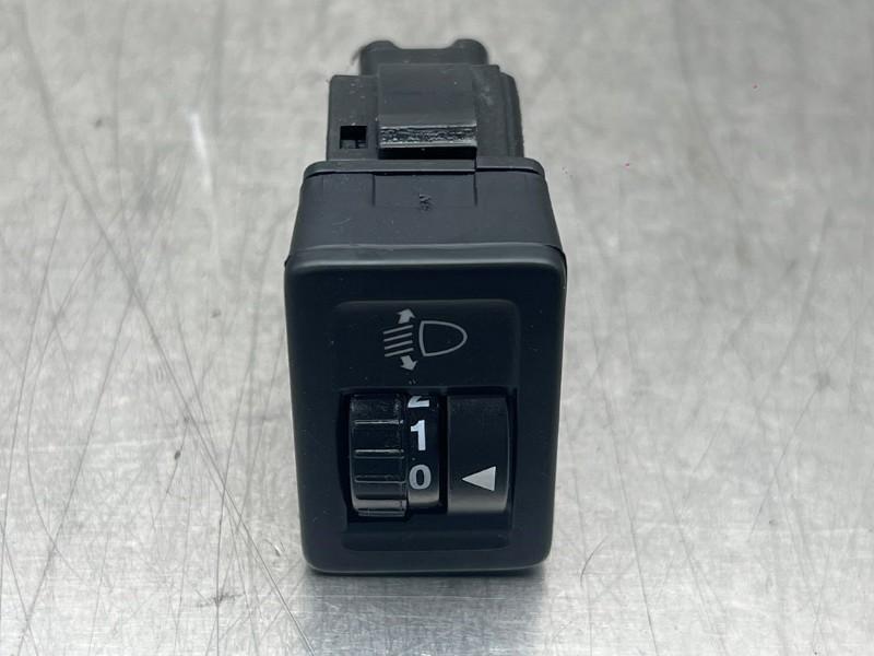 KOPLAMP IHV SCHAKELAAR Baleno (EW / FW) (|35180M68P00|), Gebruikt, Suzuki