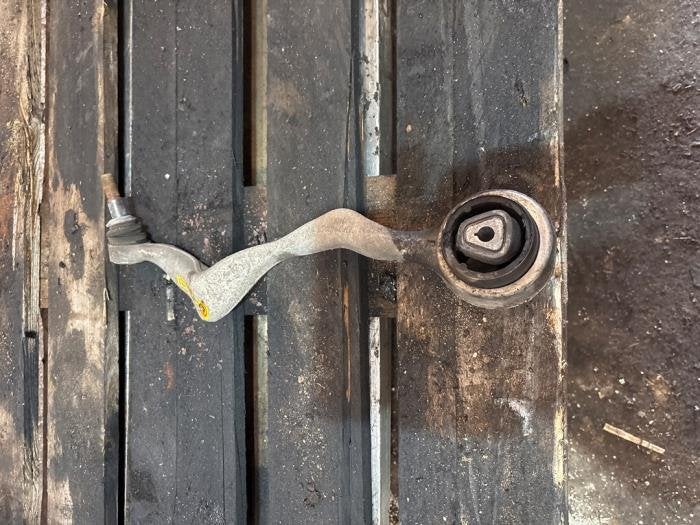 Bras de suspension haut avant gauche d'un BMW 3-Serie, -, 3 mois de garantie, Utilisé, -
