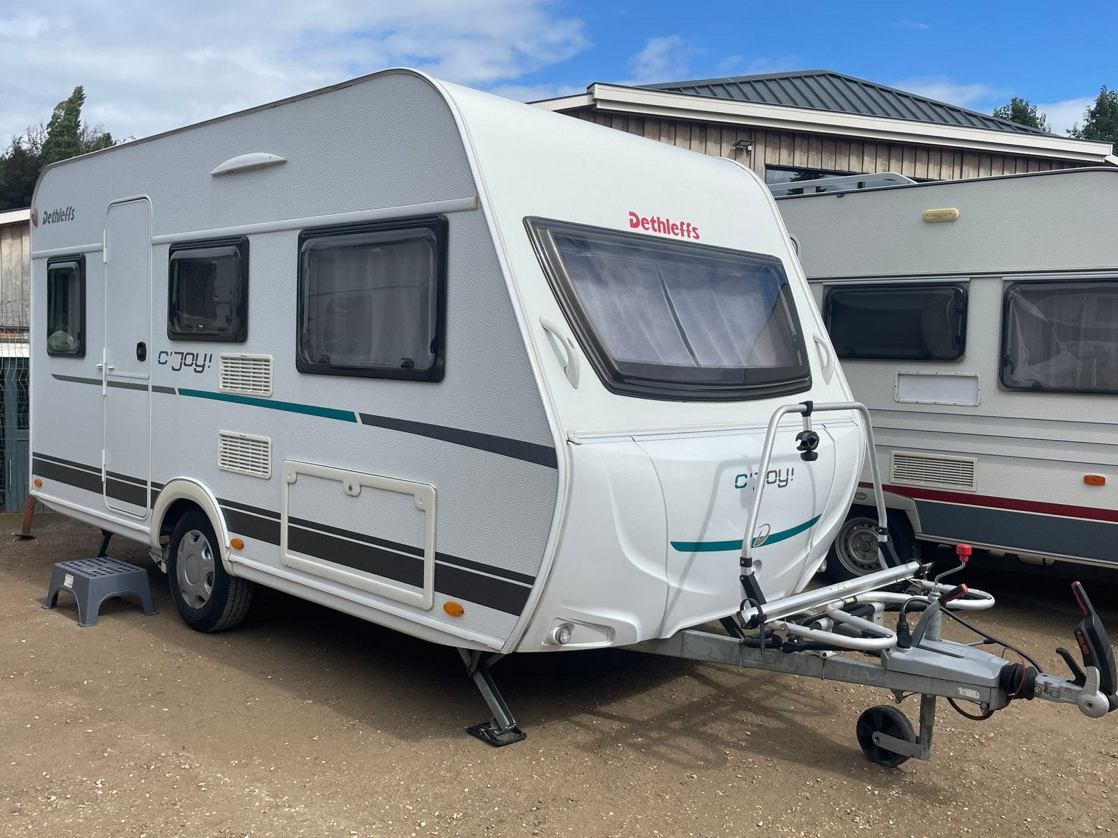 Mooie Dethleffs 410, Mover,2x fietsenrek,400 kg laadvermogen, Caravans en Kamperen, Caravans, Schokbreker, Vast bed, Bedrijf, Treinzit