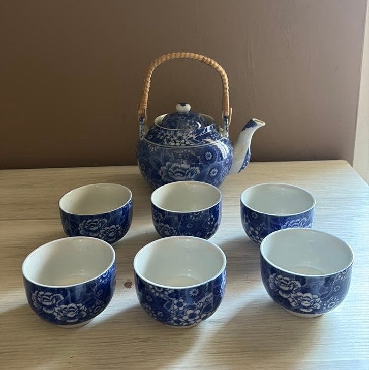 Vintage Aziatisch Theeservies-Blauw/Wit Porselein met Bamboe, Enlèvement ou Envoi