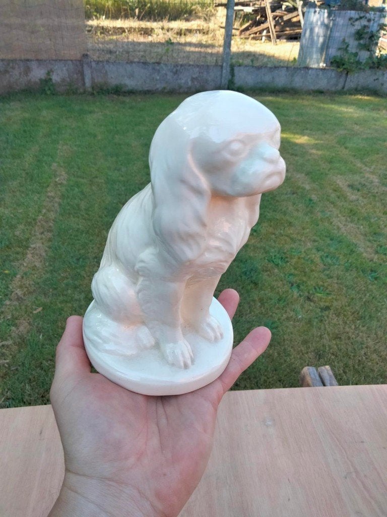 Art Deco beeld keramiek Sarreguemines hond cavalier king, Antiek en Kunst, Handgemaakt, Art deco, Ophalen of Verzenden, Zoogdier
