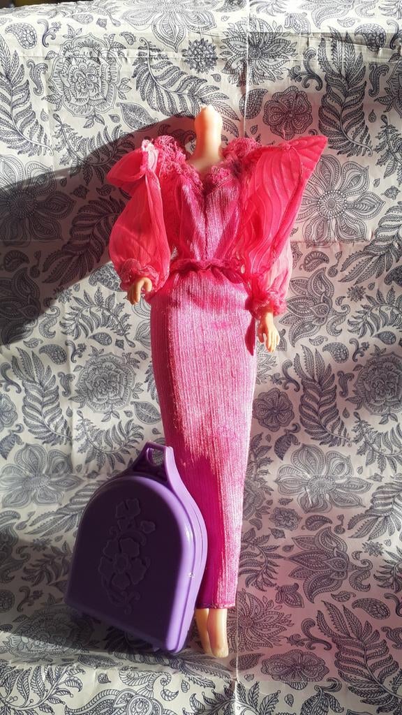 vêtement + etui  vintage Barbie beauty secret, Enlèvement ou Envoi, Utilisé, Vêtements