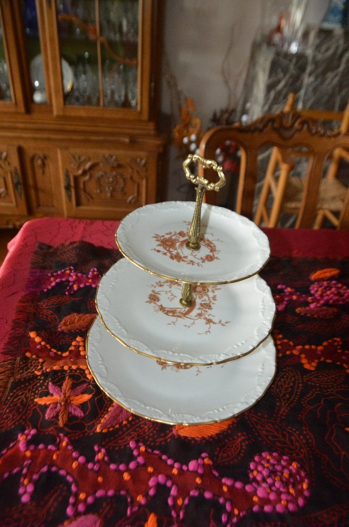Superbe Présentoir à gâteaux à étages Porcelaine de Limoges, Antiquités & Art, Enlèvement