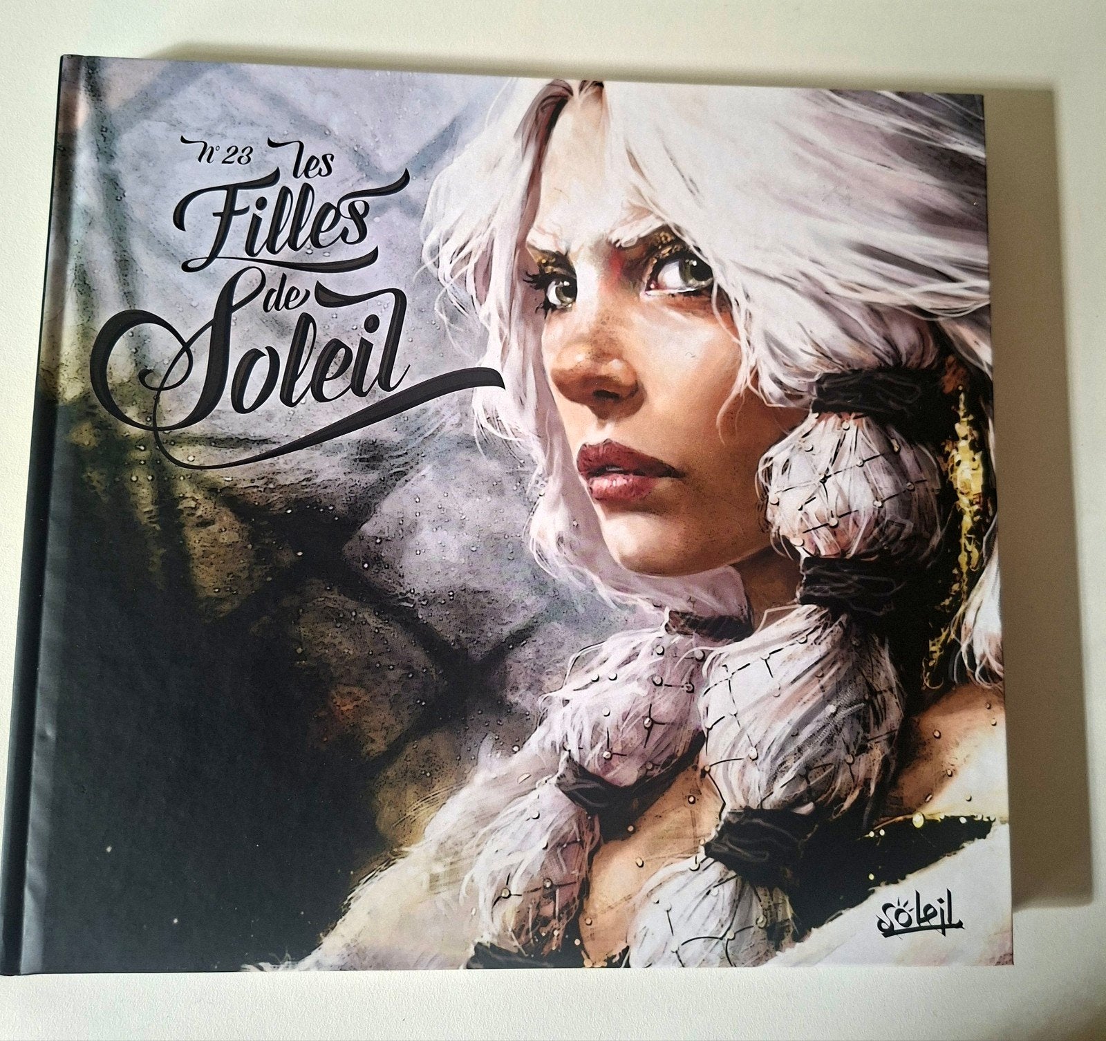 Les Filles de Soleil deel 23, Ophalen, Nieuw