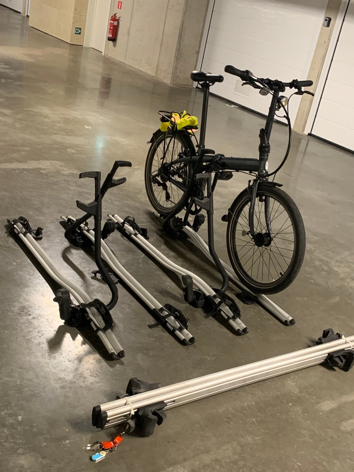 4 Fietsdragers en veelzijdige dakdragersystemen van Thule, Ophalen, Gebruikt