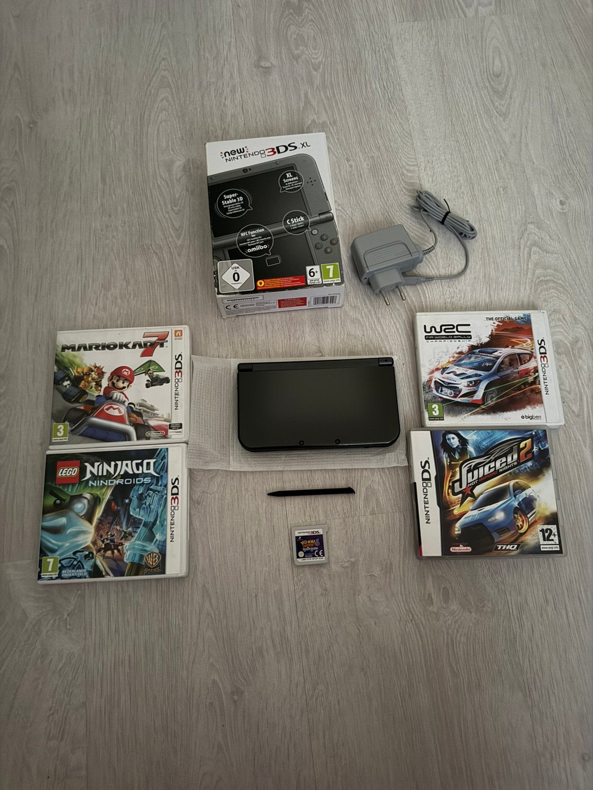 Nieuwe Nintendo 3ds XL in doos nieuwstaat met 5 games, Games en Spelcomputers, Ophalen, Met games, Zwart, Nieuw