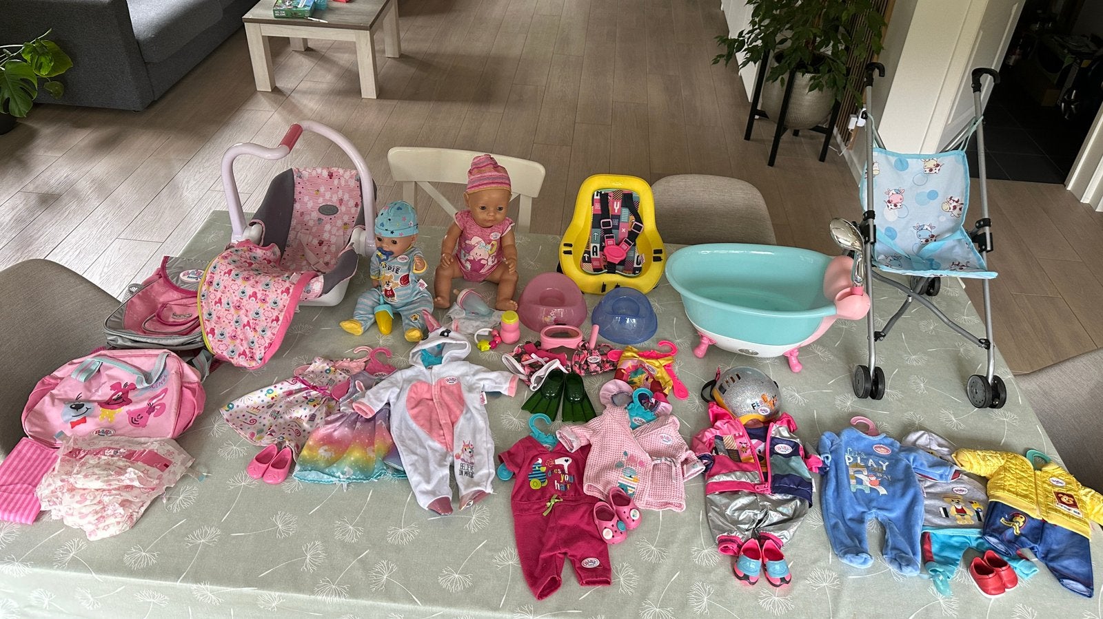 Volledige set Babyborn met 2 poppen, Enfants & Bébés, Enlèvement, Utilisé, Baby Pop