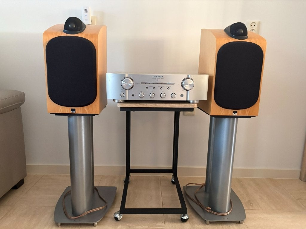 Bowers & Wilkins 705 speakers in combi met Marantz PM7004., Audio, Tv en Foto, Ophalen, Stereo speakers, 120 tot 150 watt, Zo goed als nieuw