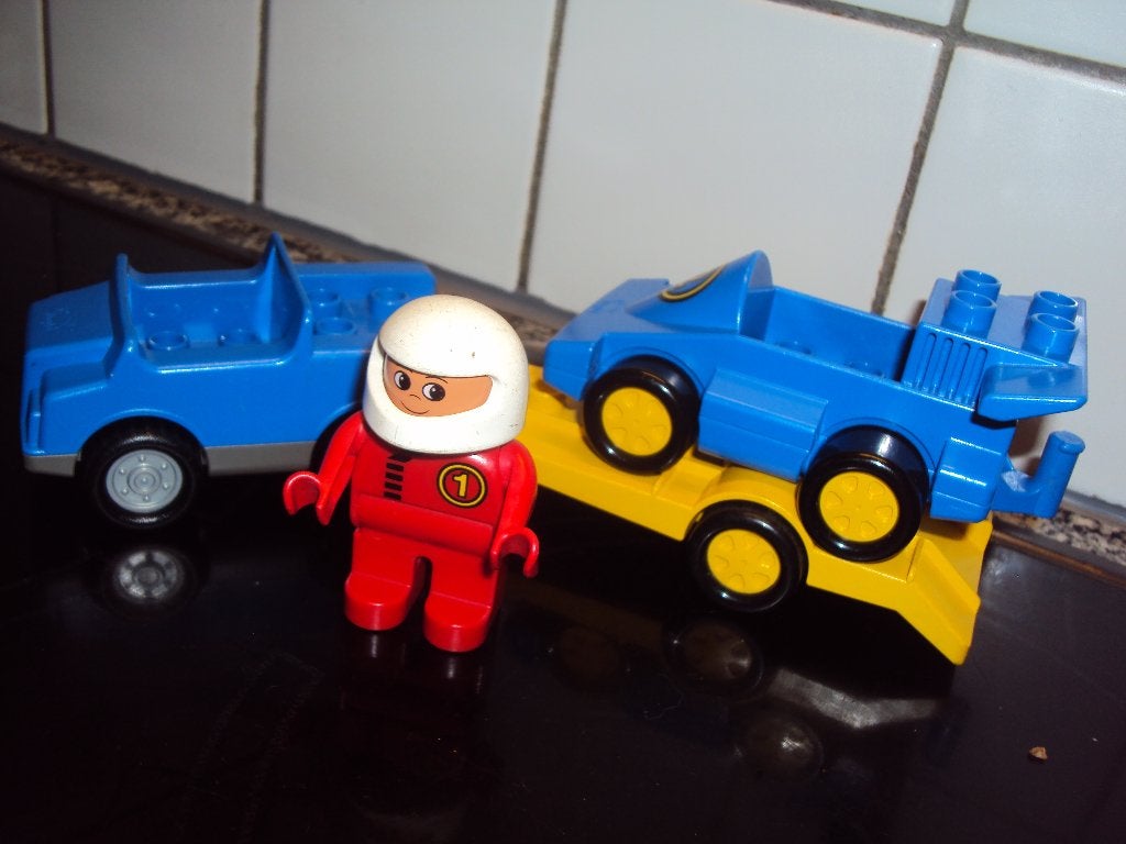 duplo, auto met remork met race wagen erop, Enlèvement ou Envoi, Duplo