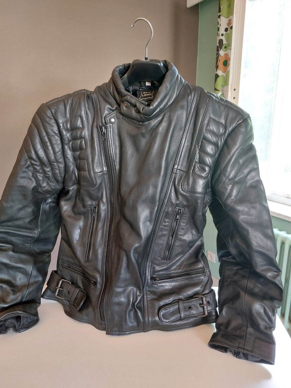 lederen motorjas,lederen handschoenen en helm bieden vanaf, Motoren, Kleding | Motorkleding, Ophalen, Jas | leer