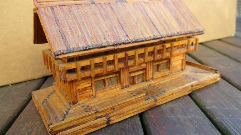 Miniatuur van Shinto huisaltaar gemaakt van lucifers, Antiek en Kunst, Kunst | Beelden en Houtsnijwerken, Ophalen
