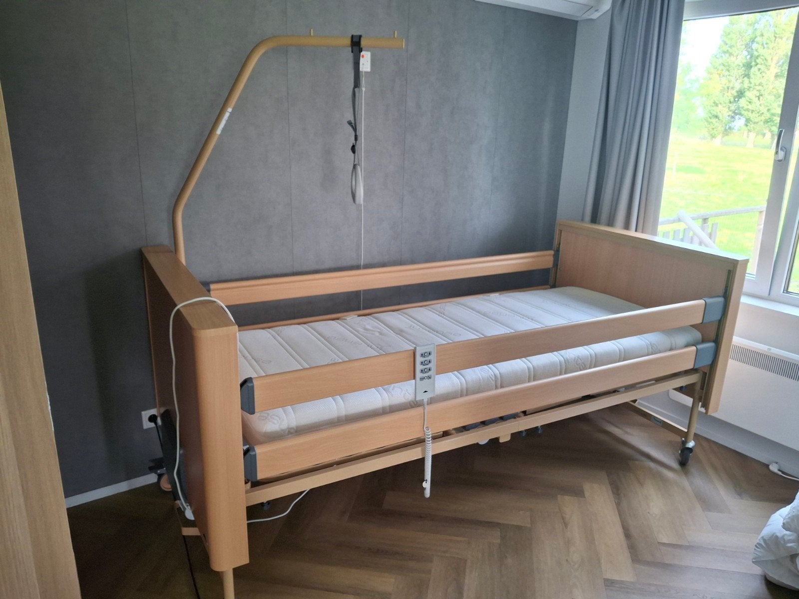 lit d'hôpital à l'état neuf. Il n'avait que quatre ans., Enlèvement, Comme neuf, Une personne, Réglable