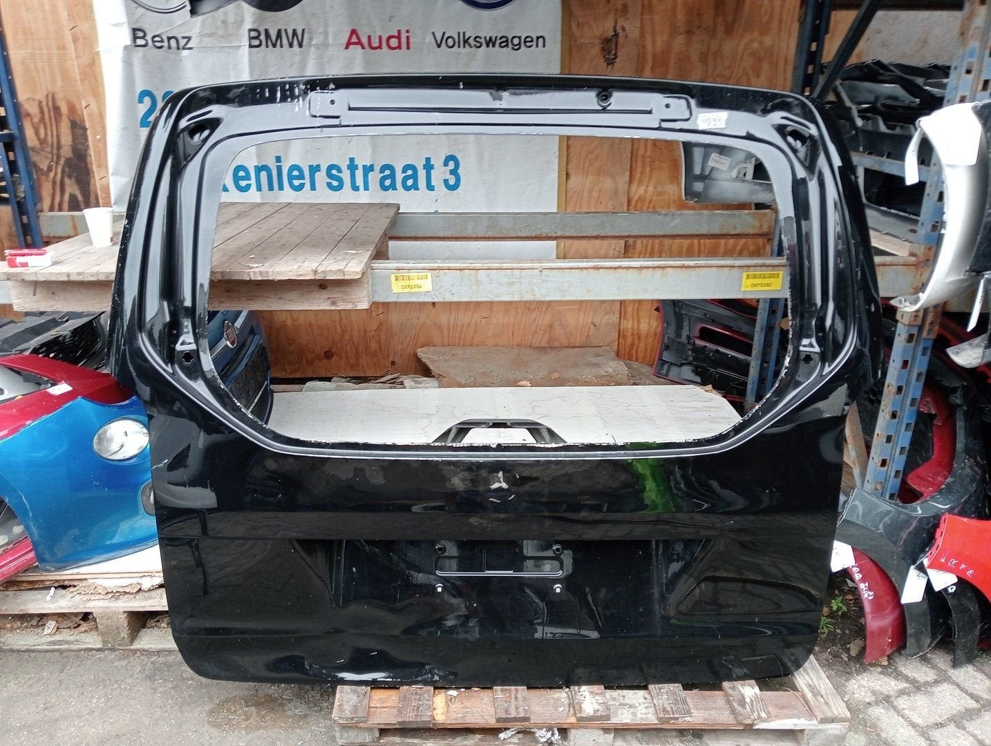 Achterklep van een Mercedes Vito, Arrière, Haillon arrière, Utilisé, -