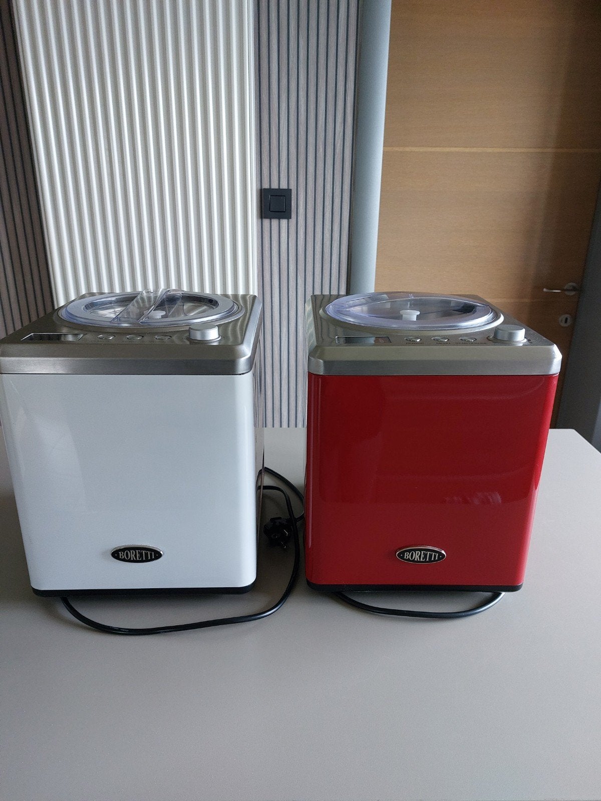 2 ijsmachines boretti ook apart te koop , 250€ per stuk, Ophalen, Zo goed als nieuw, Zelfvriezend