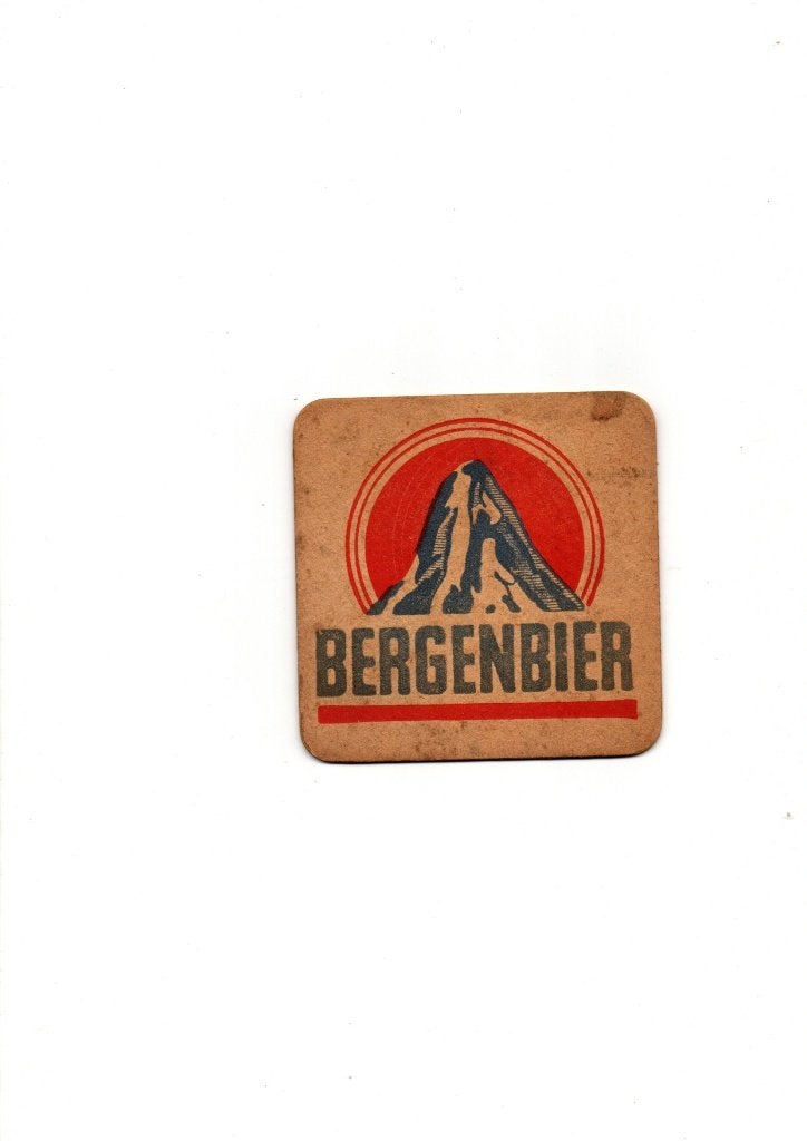VIEUX DESSOUS DE VERRE À BIÈRE DE MONTAGNE, Collections, Enlèvement ou Envoi, Comme neuf, Sous-bock