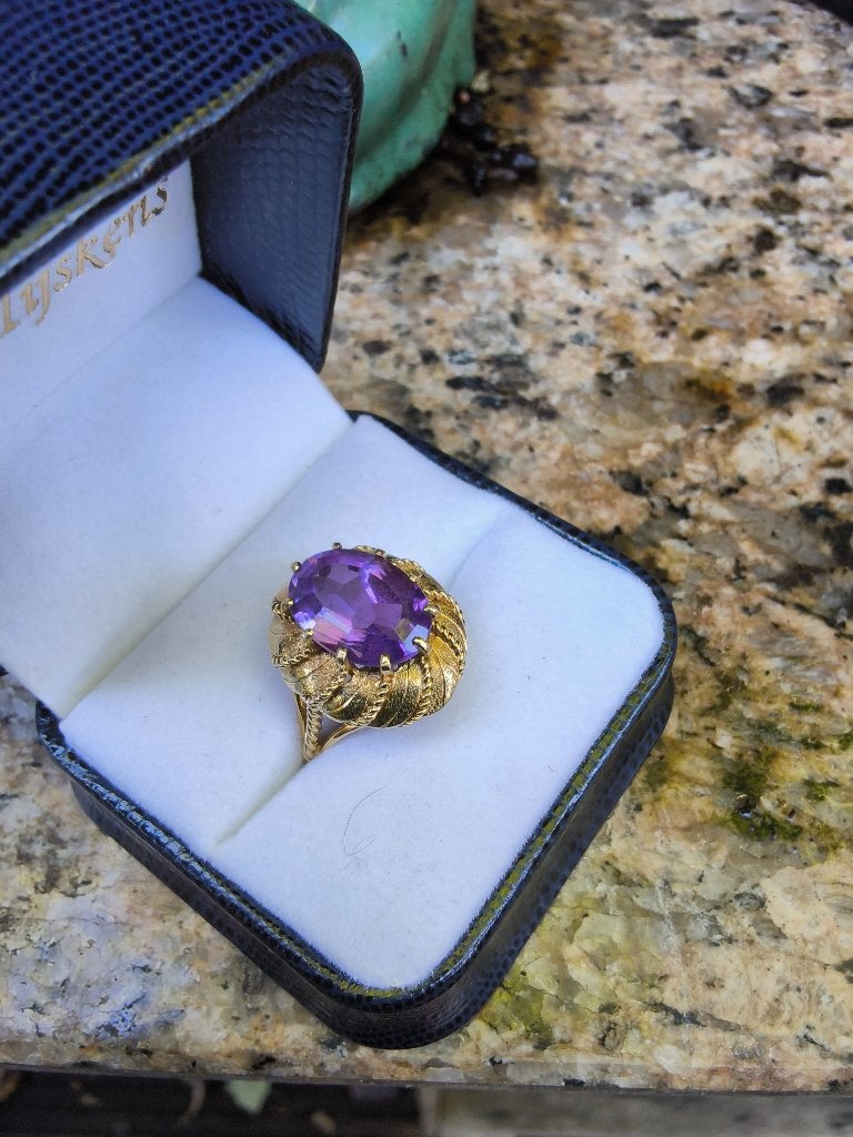 Speciale Vintage 18k Gouden Cocktailring met Grote Amethist, Handtassen en Accessoires, Ringen, 18 tot 19, Ophalen of Verzenden
