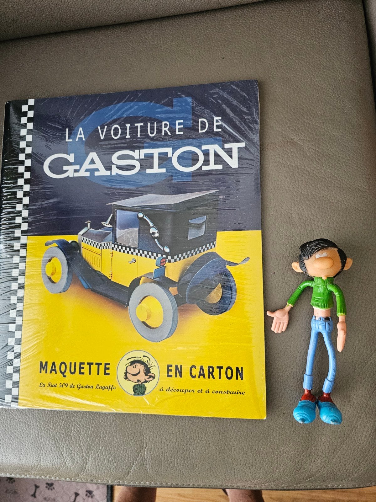 Guust Flater Modèle Fiat 509 + poupée 1978 Bad, Enlèvement ou Envoi, Gaston ou Spirou, Comme neuf, Statue ou Figurine