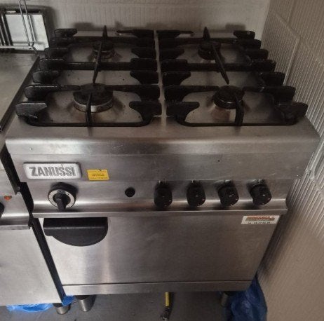Cuisinière à gaz Zanussi 4 feux avec four, Enlèvement ou Envoi, Utilisé, Cuisinière, Friteuse et Grils