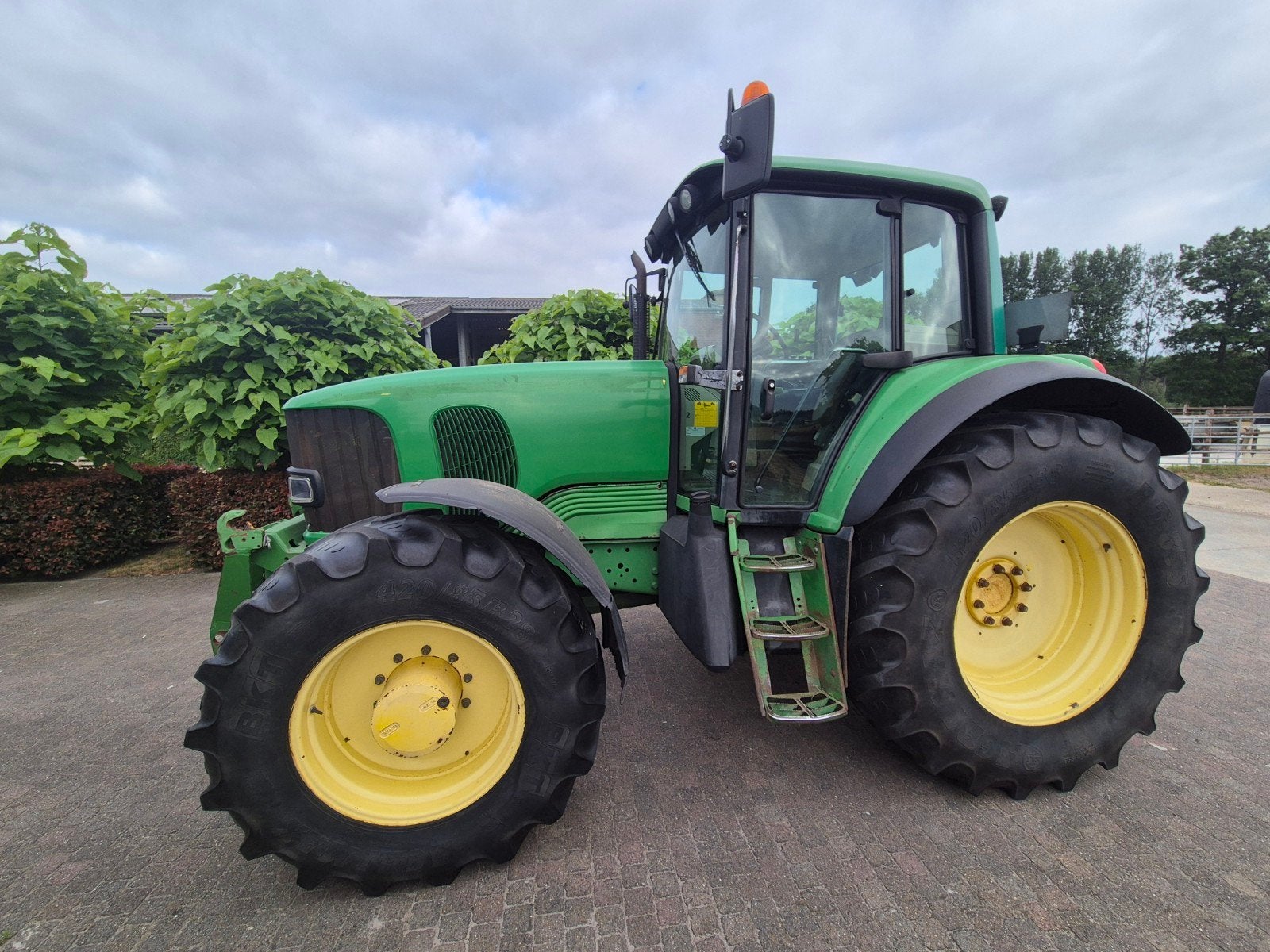 John Deere 6820, Articles professionnels, John Deere, Utilisé, 7500 à 10000, 120 à 160 ch