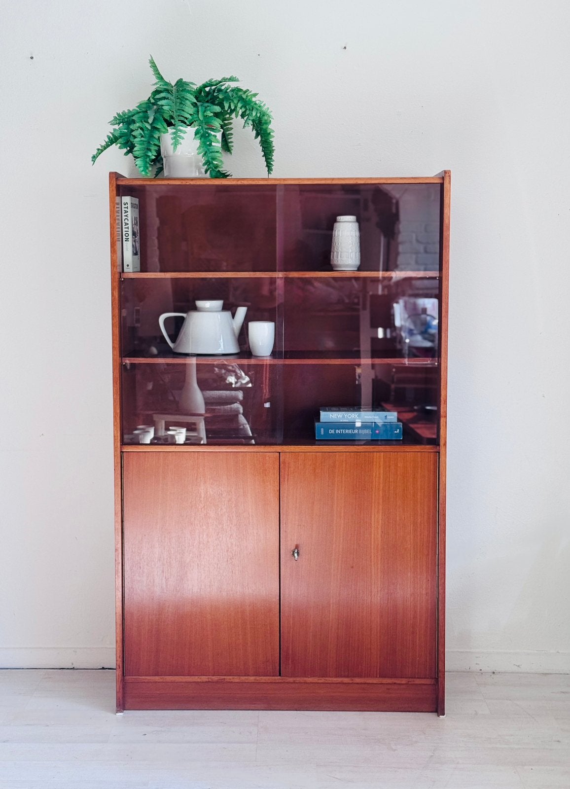 Vintage midcentury vitrinekast teak, Huis en Inrichting, 100 tot 150 cm, Zo goed als nieuw, 25 tot 50 cm, 50 tot 100 cm