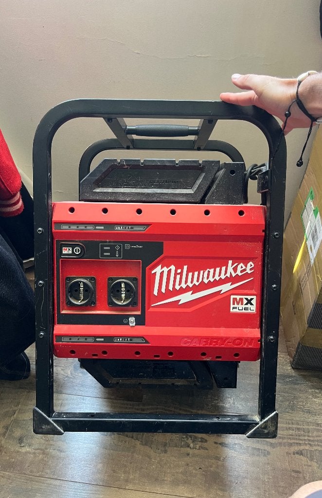MILWAUKEE MXF PS Generator, Doe-het-zelf en Bouw, Aggregaten, Ophalen of Verzenden, Gebruikt, Minder dan 5 kVA, Benzine