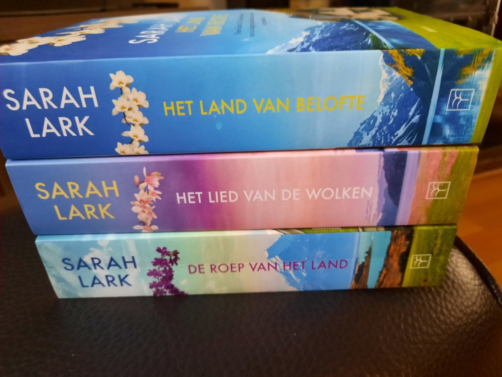 Romans Sarah Lark. De Kiward Station-serie., Boeken, Chicklit, Ophalen