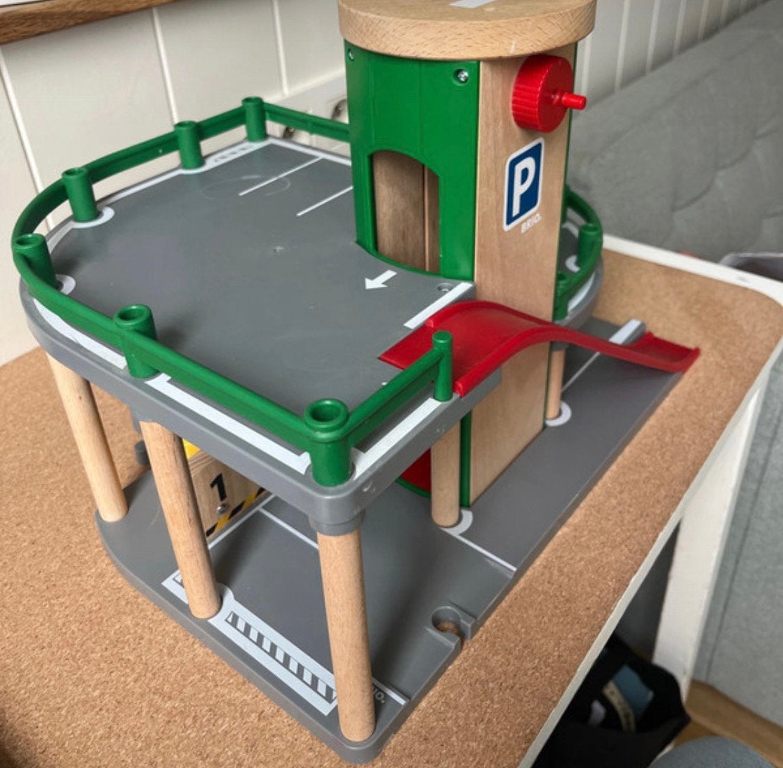 Brio garage, Kinderen en Baby's, Speelgoed | Thomas de Trein, Ophalen, Zo goed als nieuw