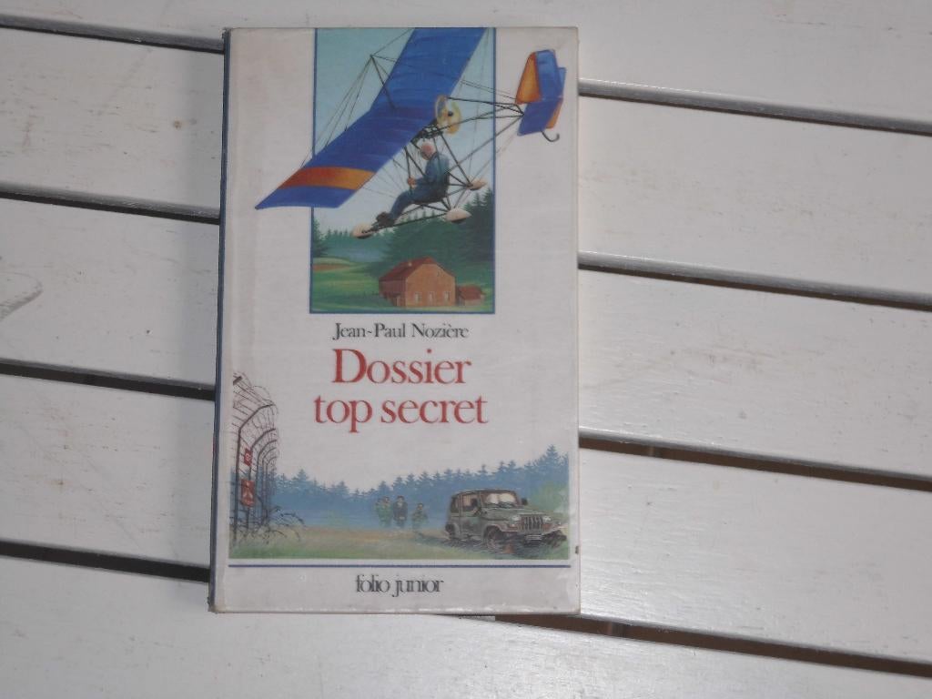 Dossier Top secret-Jean-Paul Nozière-Folio Junior, Enlèvement ou Envoi, Comme neuf