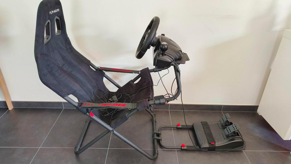 Simracing stoel en stuur met pedalen, Ophalen, Zo goed als nieuw