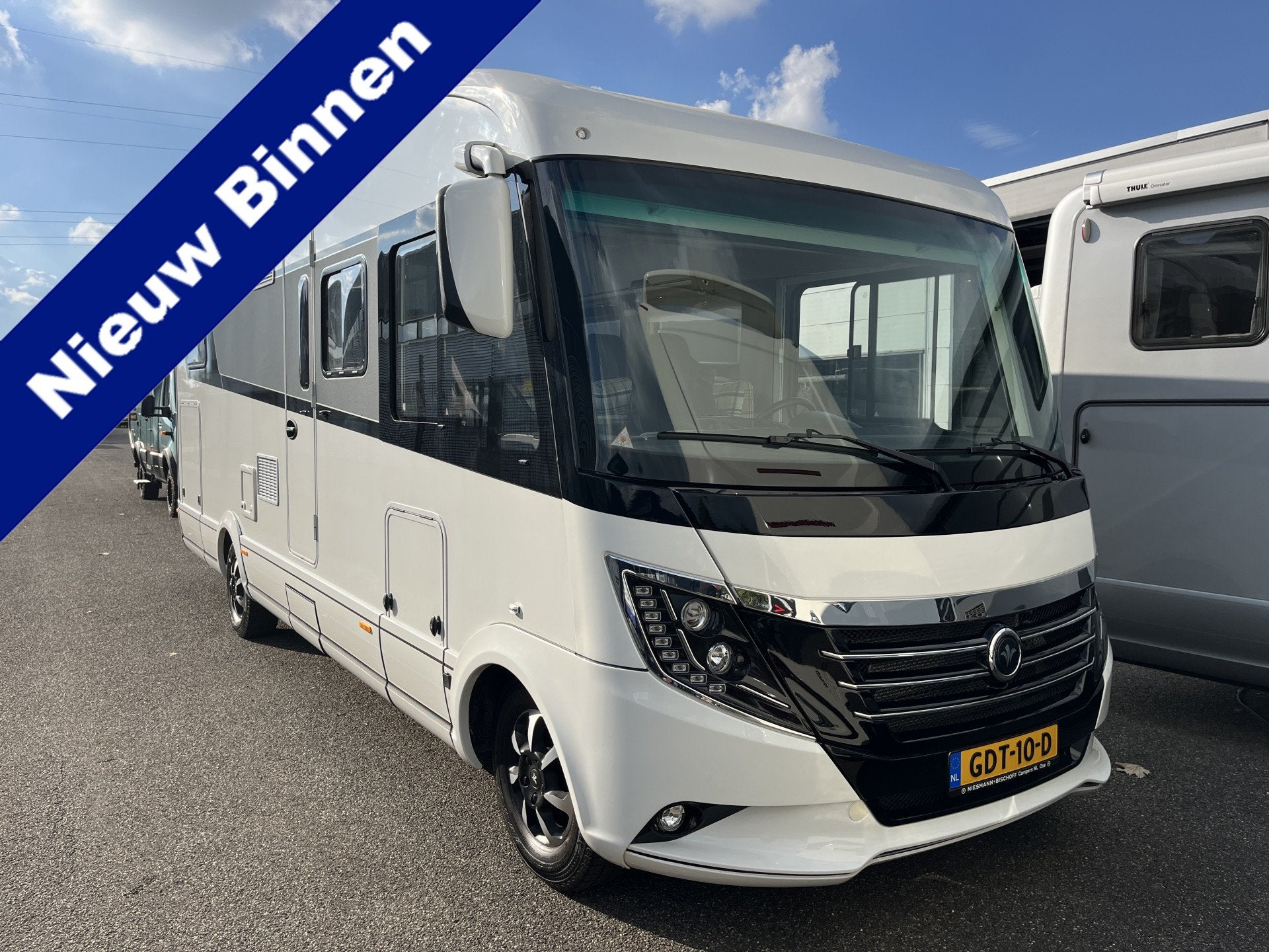 NIESMANN BISCHOFF ARTO 77E 180pk Aut 6.800km + Hefbed Levels, Caravanes & Camping, Camping-cars, Jusqu'à 4, Niesmann+Bischoff