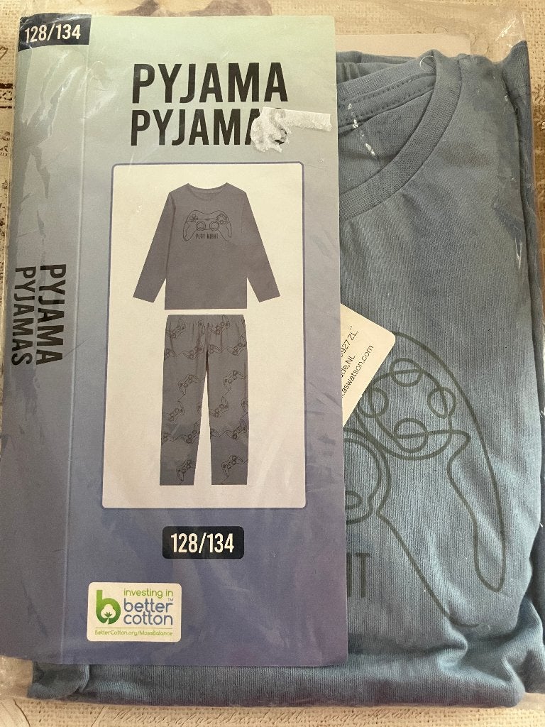 Nieuwe Pyjama ' Play Night ' Maat 128 / 134, Enfants & Bébés, Enlèvement ou Envoi, Neuf, Garçon, Vêtements de nuit ou Sous-vêtements