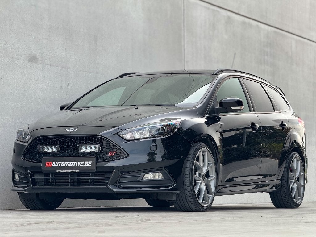 Ford Focus ST Break, Auto's, https://public.car-pass.be/vhr/46695643-ecec-4e64-8912-629f4fc65f1e, 4 cilinders, Zwart, Leder
