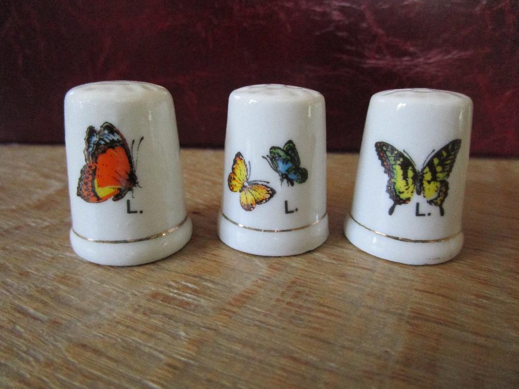 Vingerhoedjes vlinders en bloemen, Enlèvement ou Envoi, Neuf, Porcelaine