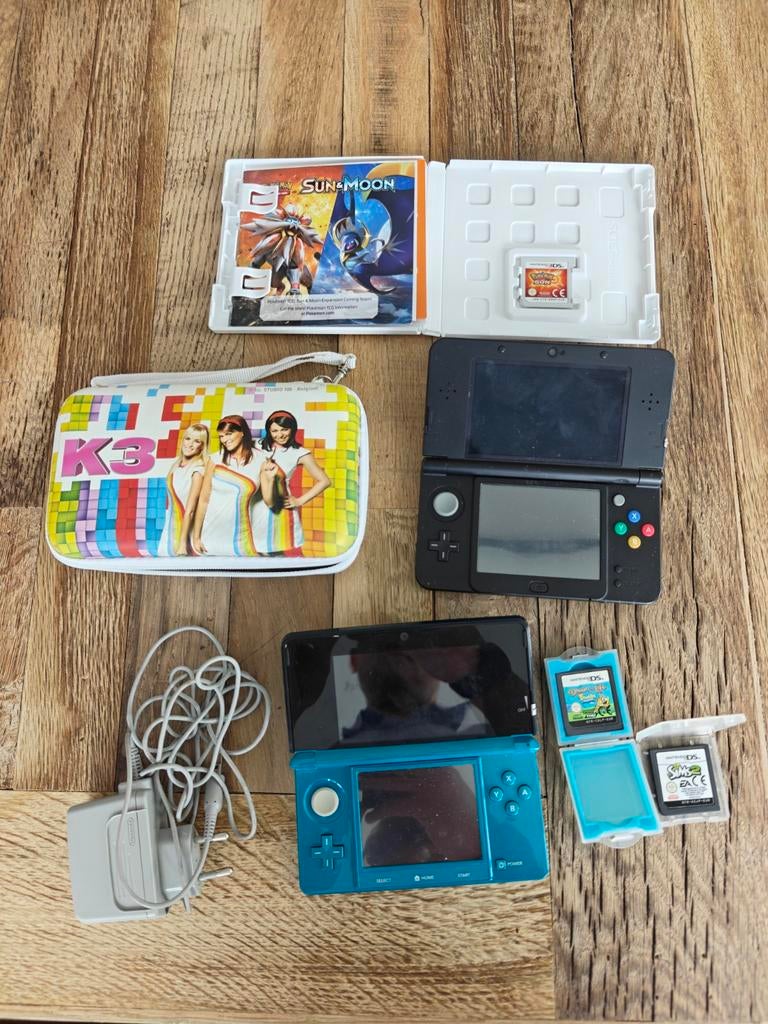 Nintendo 3DS (x2) + chargeur + jeux, Enlèvement, Bleu, 3DS