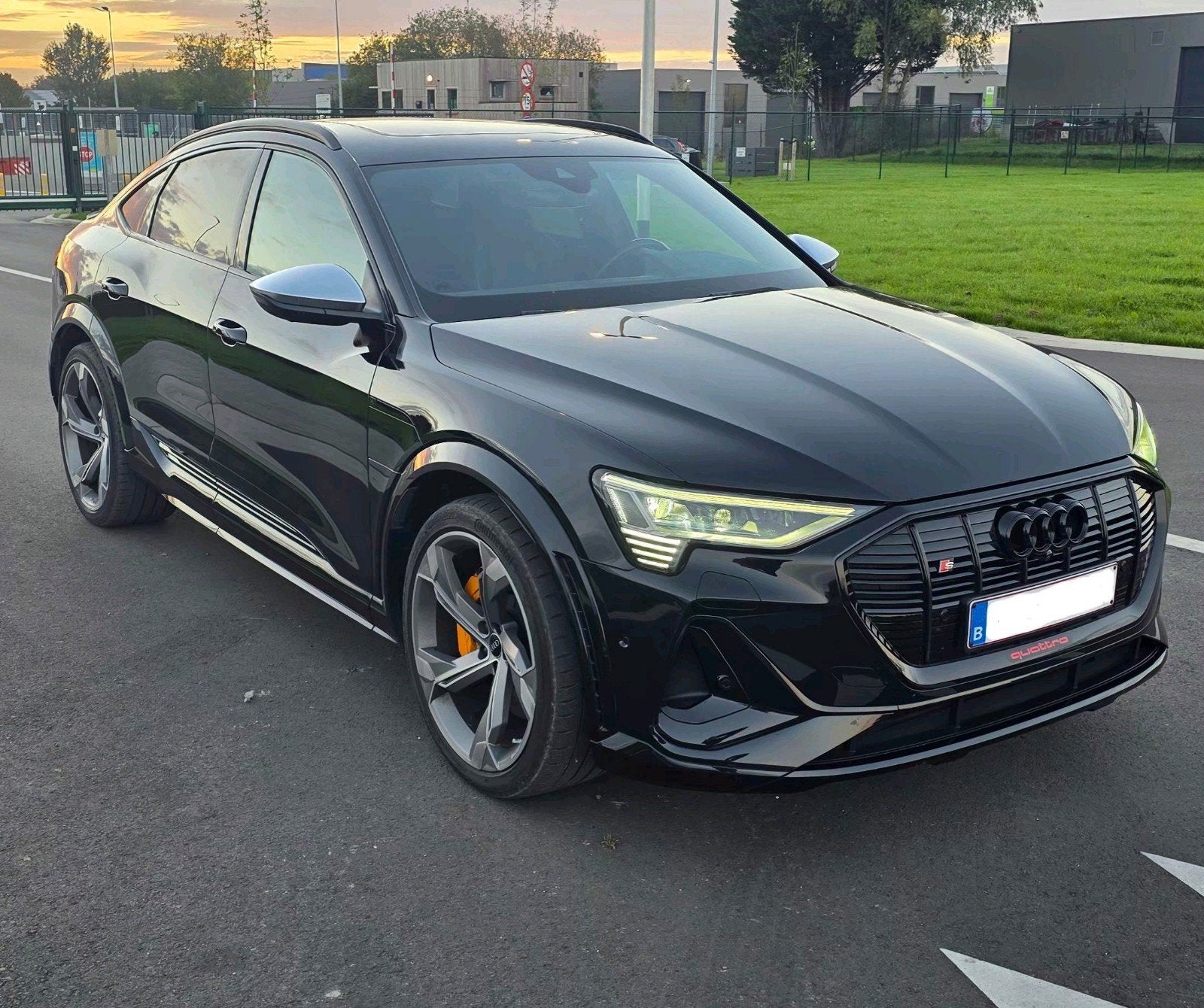 Audi Sportback E-Tron S (Q8) met Garantie Quattro 503 PK 973, Auto's, Automaat, Dealer onderhouden, Leder, Elektrisch