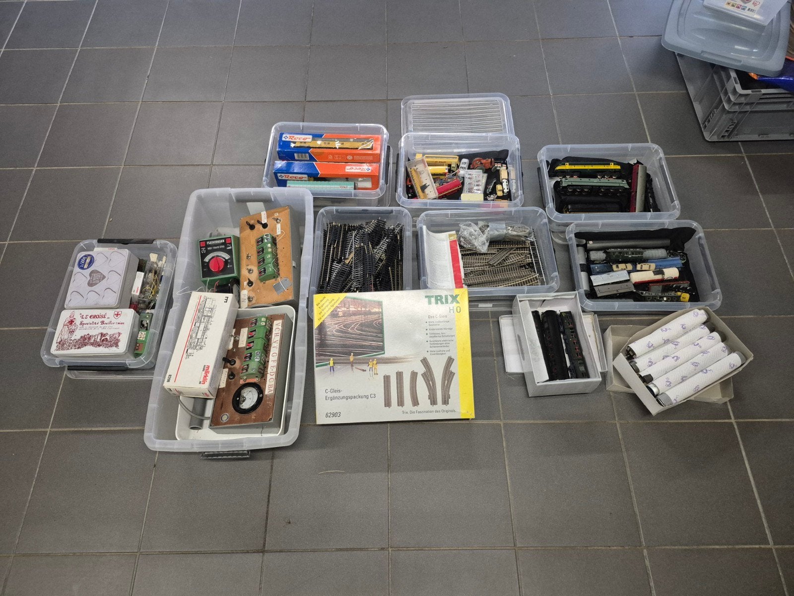 Lot de train miniatures et accessoires, Ophalen