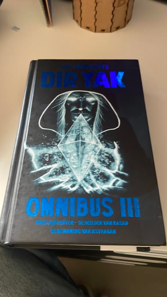 Dir-Yak omnibus 3, Boeken, Science fiction, Ophalen, Zo goed als nieuw
