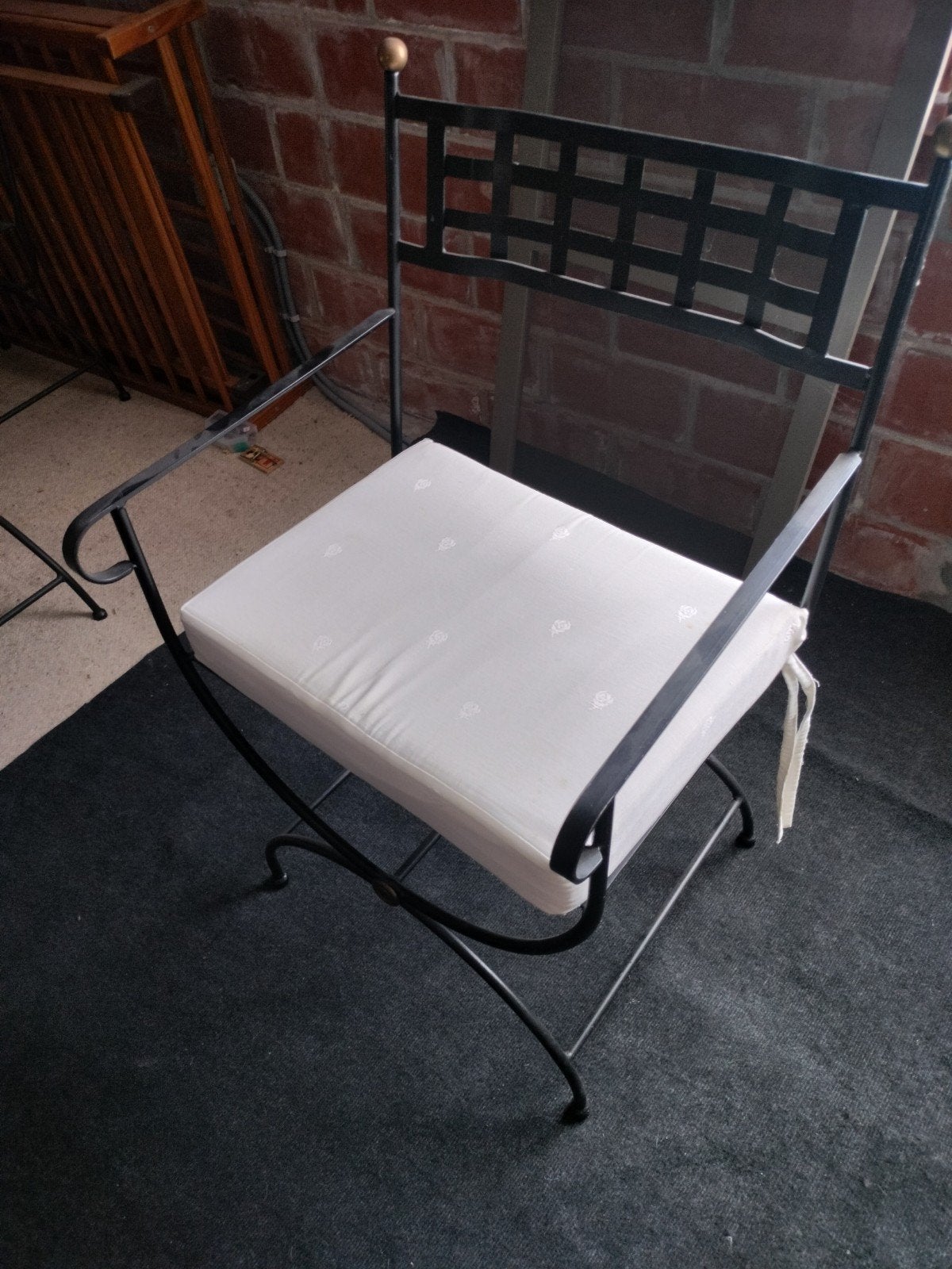 4 metalen stoelen met kussens en tafel met glazen blad, Tuin en Terras, Ophalen