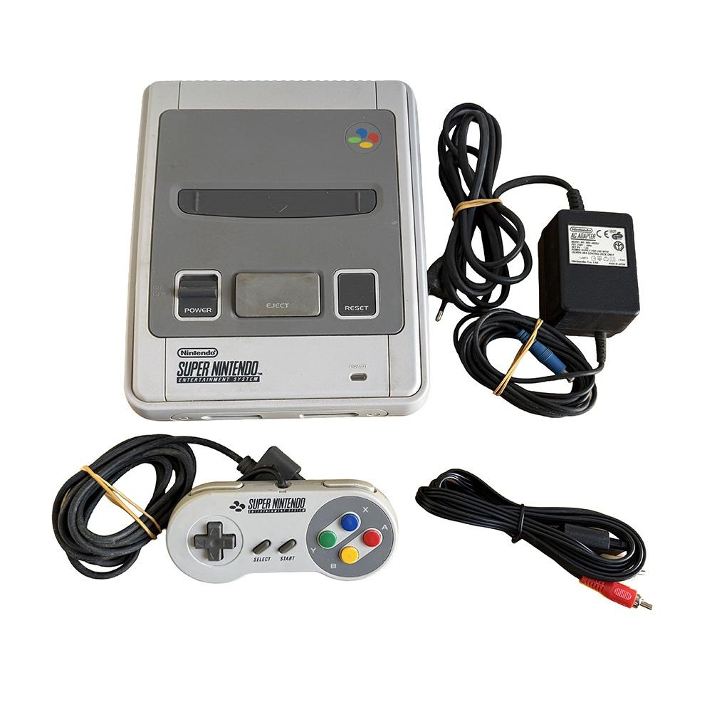 Super Nintendo (FRA) console met controller en kabels, Games en Spelcomputers, Spelcomputers | Nintendo Super NES, Nintendo, Nintendo