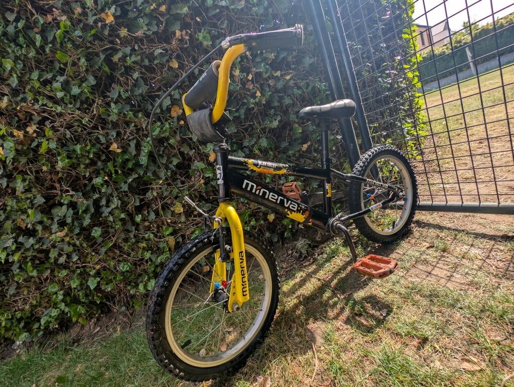 Kinderfiets (BMX) Minerva zwart met geel, Fietsen en Brommers, Ophalen of Verzenden