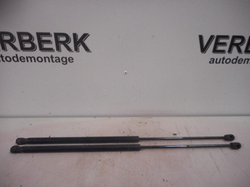 VERIN A GAZ ENSEMBLE ARRIÈRE Ford Fiesta 5 (JD / JH), Henry-Ford-Straße  1
50735  Köln, DE, Ford-Werke GmbH, Kunden@ford.com, Ford