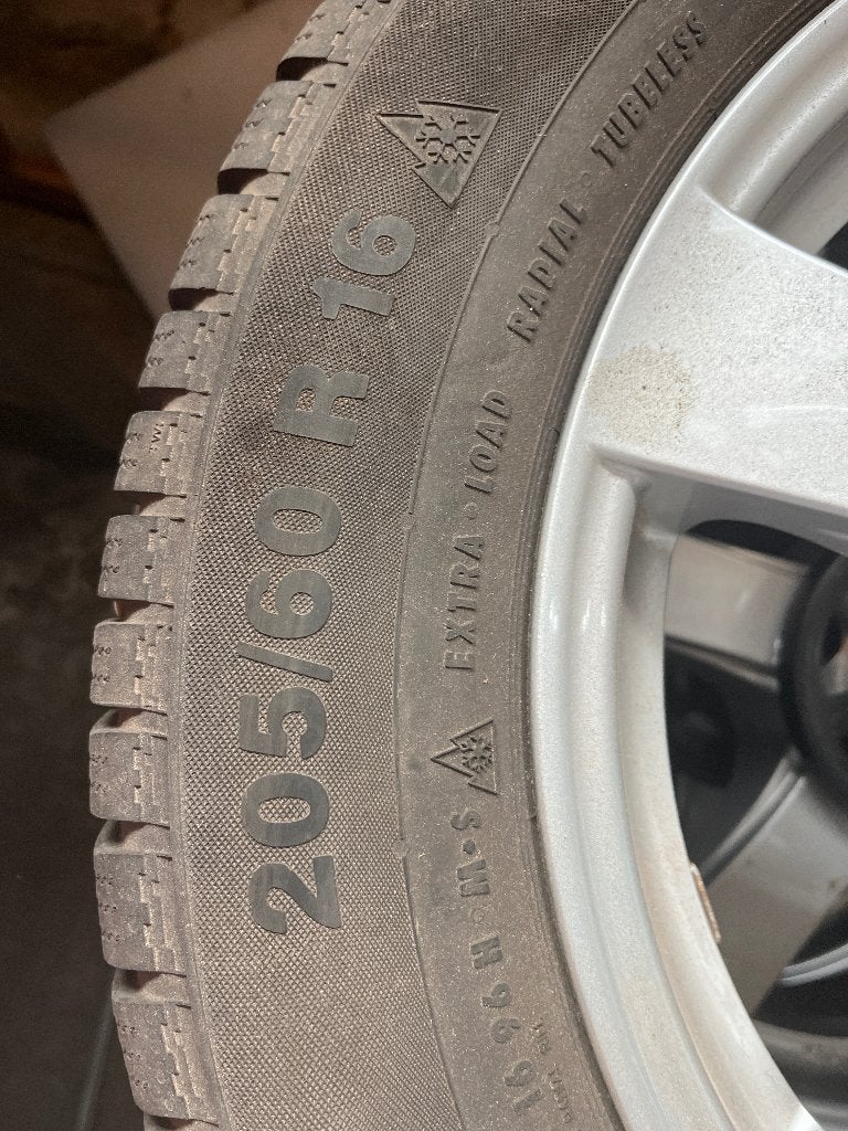 Pneus d'hiver sur la jante, Autos : Pièces & Accessoires, Pneus & Jantes, Pneus hiver, Véhicule de tourisme, 205 mm, Pneu(s)