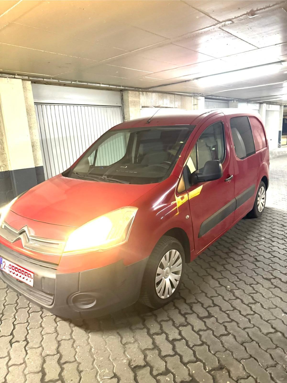Citroën berlingo 1.6hdi, Autos, Rouge, Euro 5, Achat, Boîte manuelle