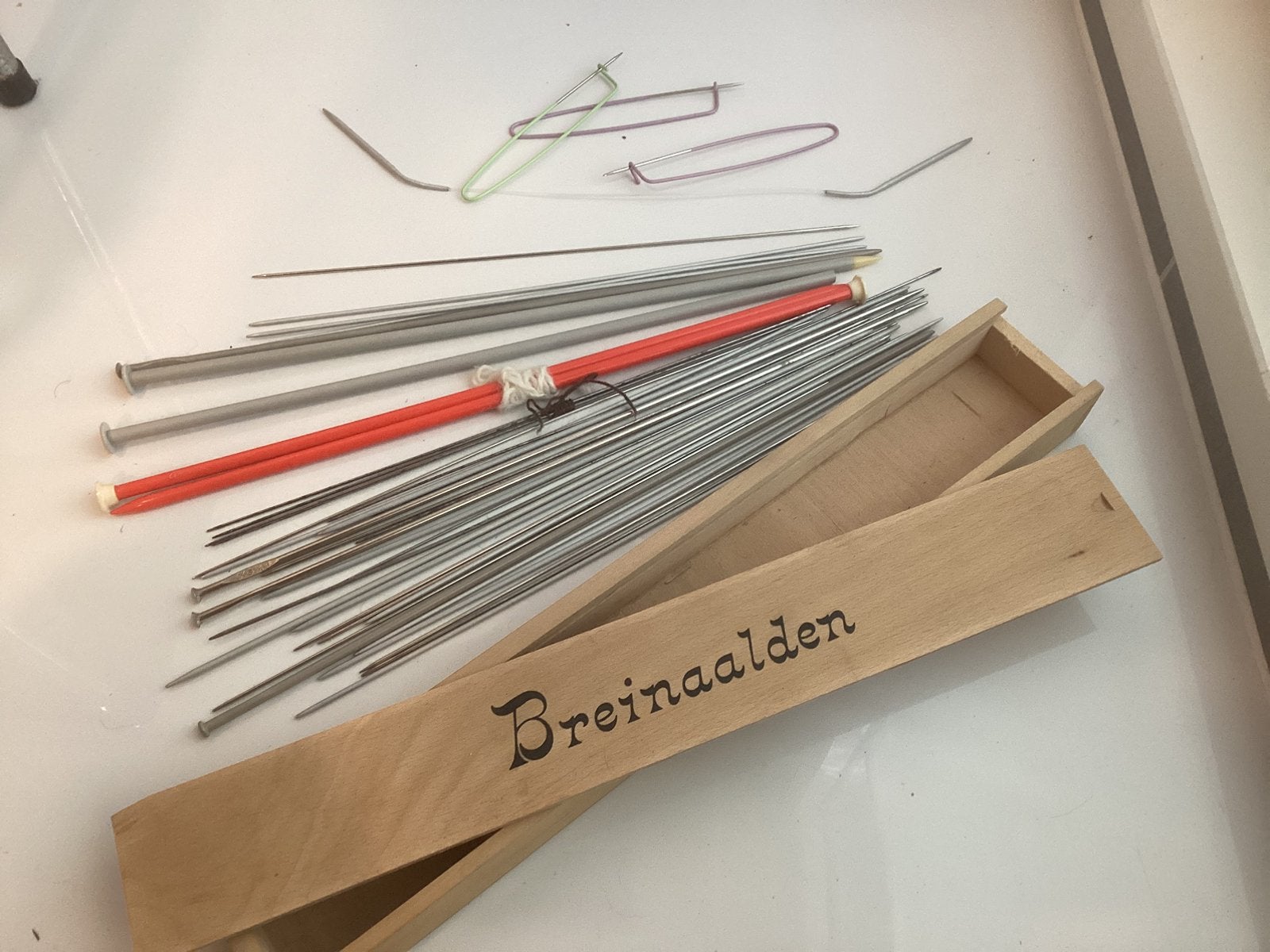Houten kistje met breinaalden, Ophalen of Verzenden, Zo goed als nieuw