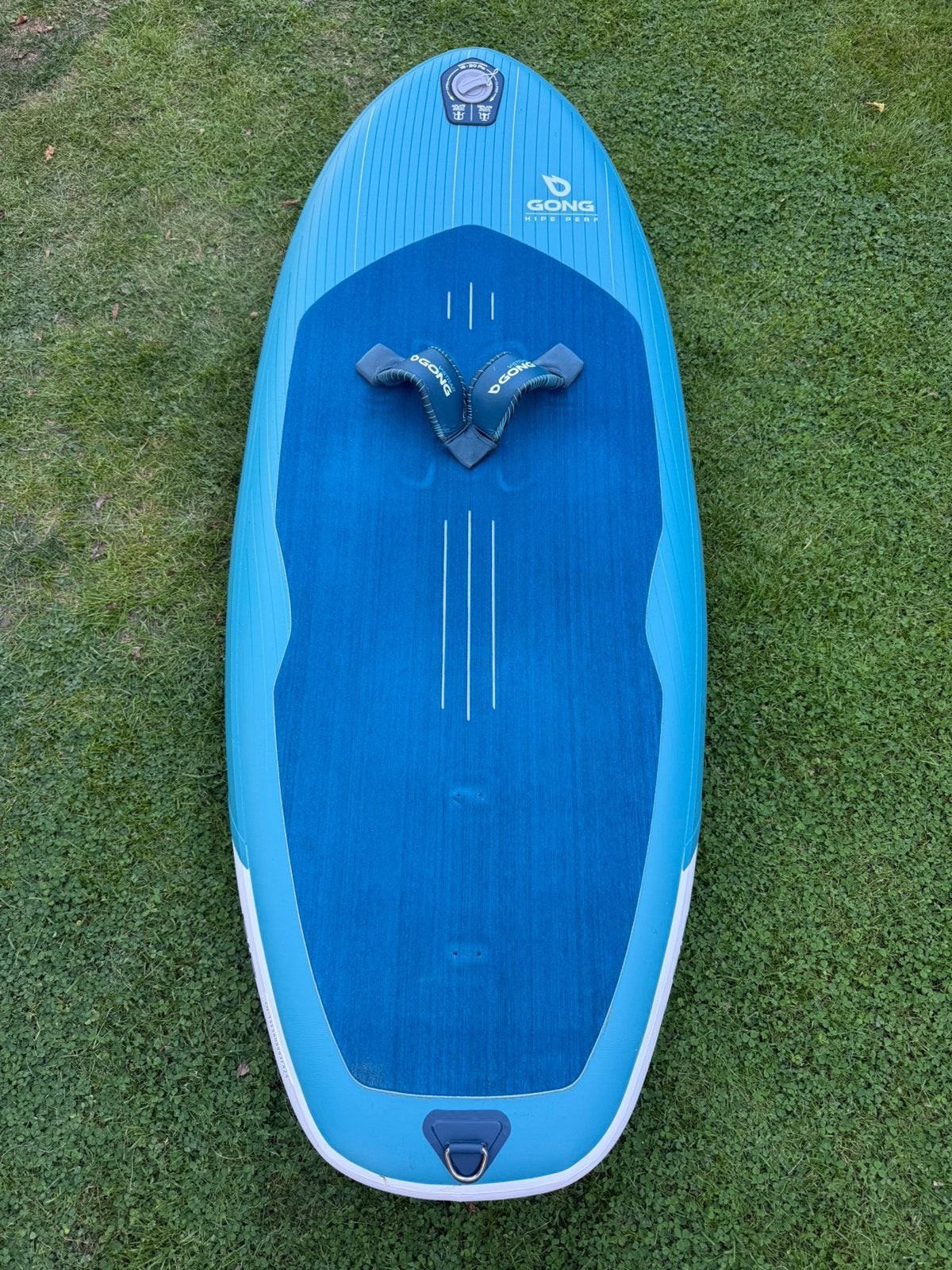 GONG HIPE Perf 5’5 – planche wingfoil gonflable, Enlèvement, Comme neuf, Pièces de Wingsurf