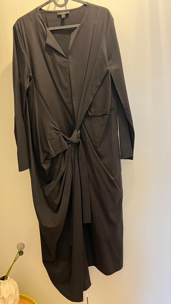 Zwarte mooie jurk Cos, maat-42, Ophalen of Verzenden, Gedragen, Maat 42/44 (L), Zwart